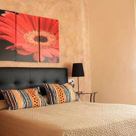 Hostal Rte. Elena Fuentes de Ebro Quarto foto