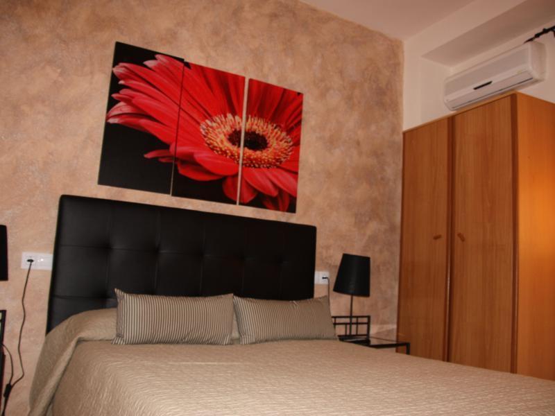 Hostal Rte. Elena Fuentes de Ebro Quarto foto